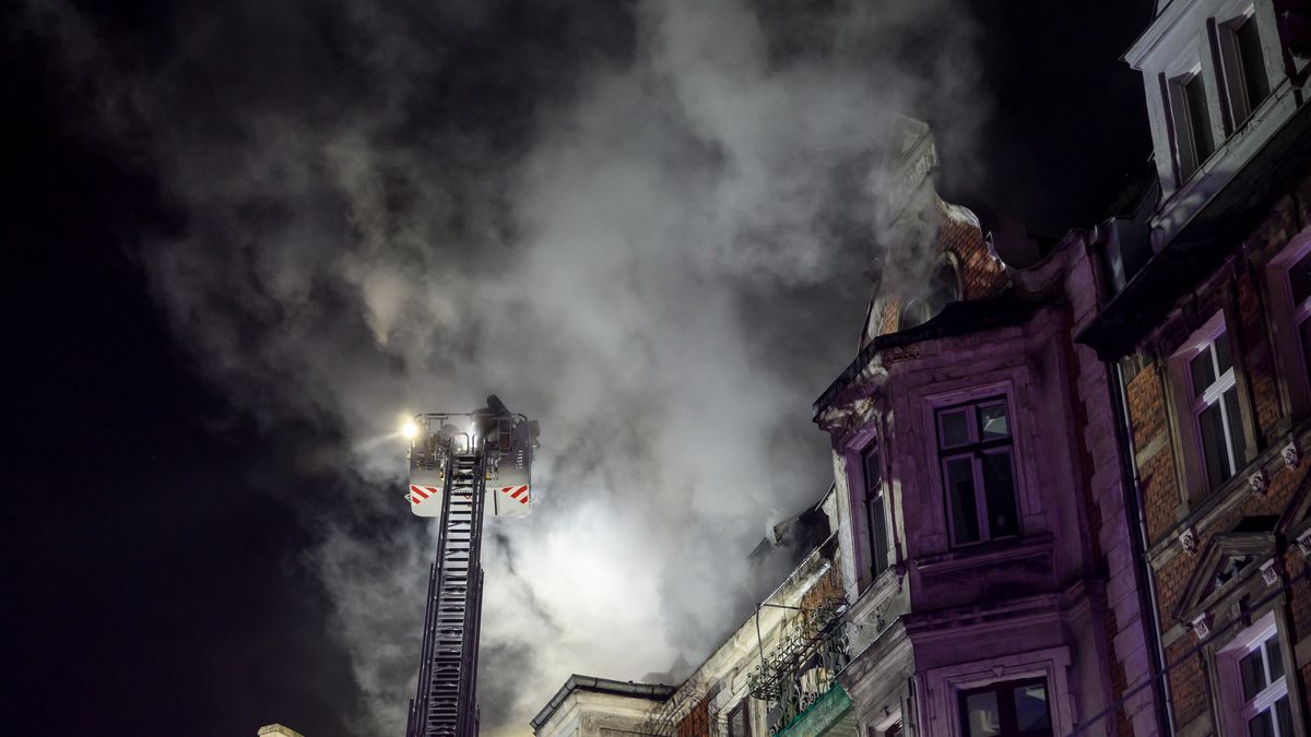 miejsce po�aru
Jakub Kaczmarczyk
kamienica, Mostowa, po�ar, stra�, stra�acy, po�arna