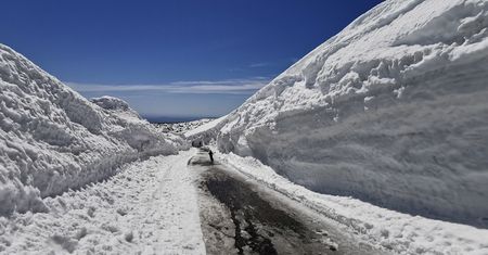 Niesamowita trasa w Karkonoszach. Powstał ogromny śnieżny tunel