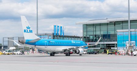 "W powietrzu też są korki". Wrocławianin zajrzał do kokpitów. Powstała opowieść o życiu pilotów