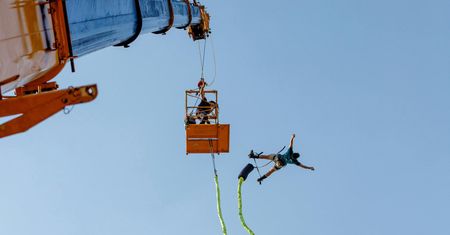 Skoczyła na bungee w Afryce. Lina się urwała