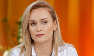 Fryzjerka spaliła jej włosy. Boś pokazała, jak dziś wyglądają