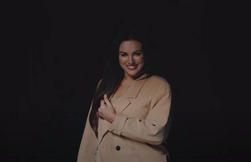 Ewa Farna prezentuje rozstępy w ciałopozytywnym teledysku