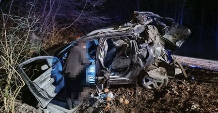 Tragiczny finał wypadku na ul. Osmolickiej. Lekarzom nie udało się uratować życia 44-letniego pasażera
