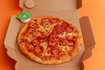 Brytyjczykom przejadła się pizza? Szef Domino's nagle żegna się z siecią
