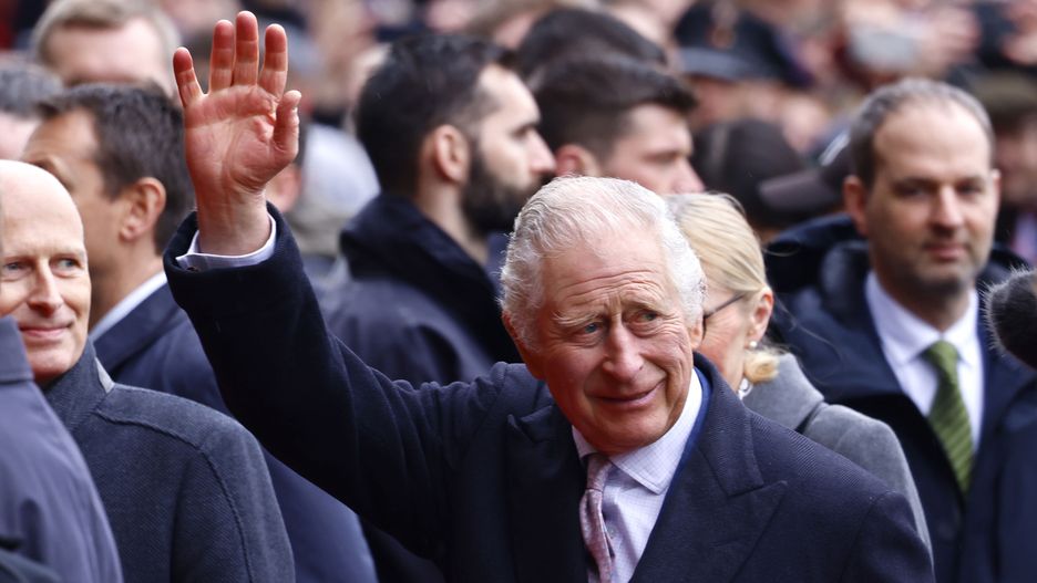 Britain's King Charles III visits Hamburg
epaselect epa10552296 Britain's King Charles III waves after arriving at City Hall, in Hamburg, Germany, 31 March 2023. King Charles III is on a three-day visit to Germany, his first state visit abroad as a monarch.  EPA/HANNIBAL HANSCHKE 
Dostawca: PAP/EPA.
HANNIBAL HANSCHKE
epaselect