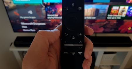 Samsung QLED na 2021 rok ze specjalną funkcją. Rozświetli inteligentnie obraz