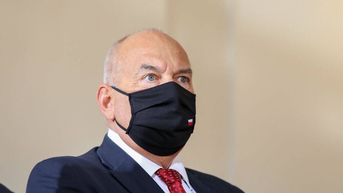 Tadeusz Kościński wylicza, o ile po podwyżce akcyzy wzrosną ceny alkoholu i wyrobów tytoniowych. 