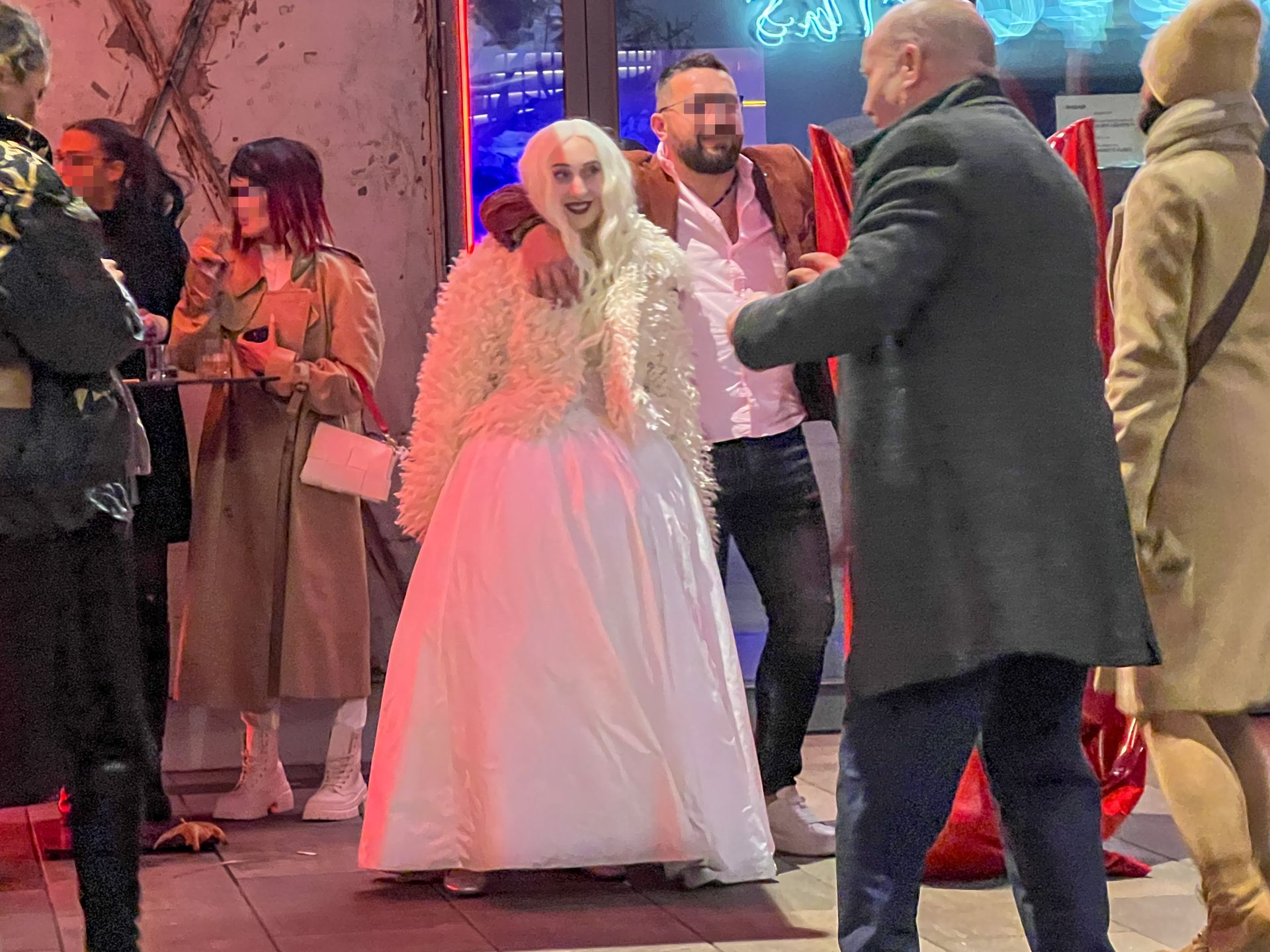 Luna na imprezie halloweenowej