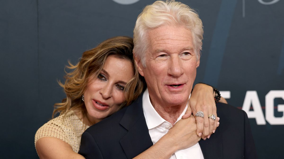 Richard Gere wylądował na okładce z dużo młodszą żoną