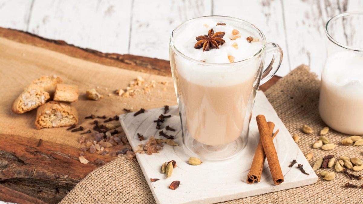 Chai latte, zwana także masala chai, pochodzi z Indii.