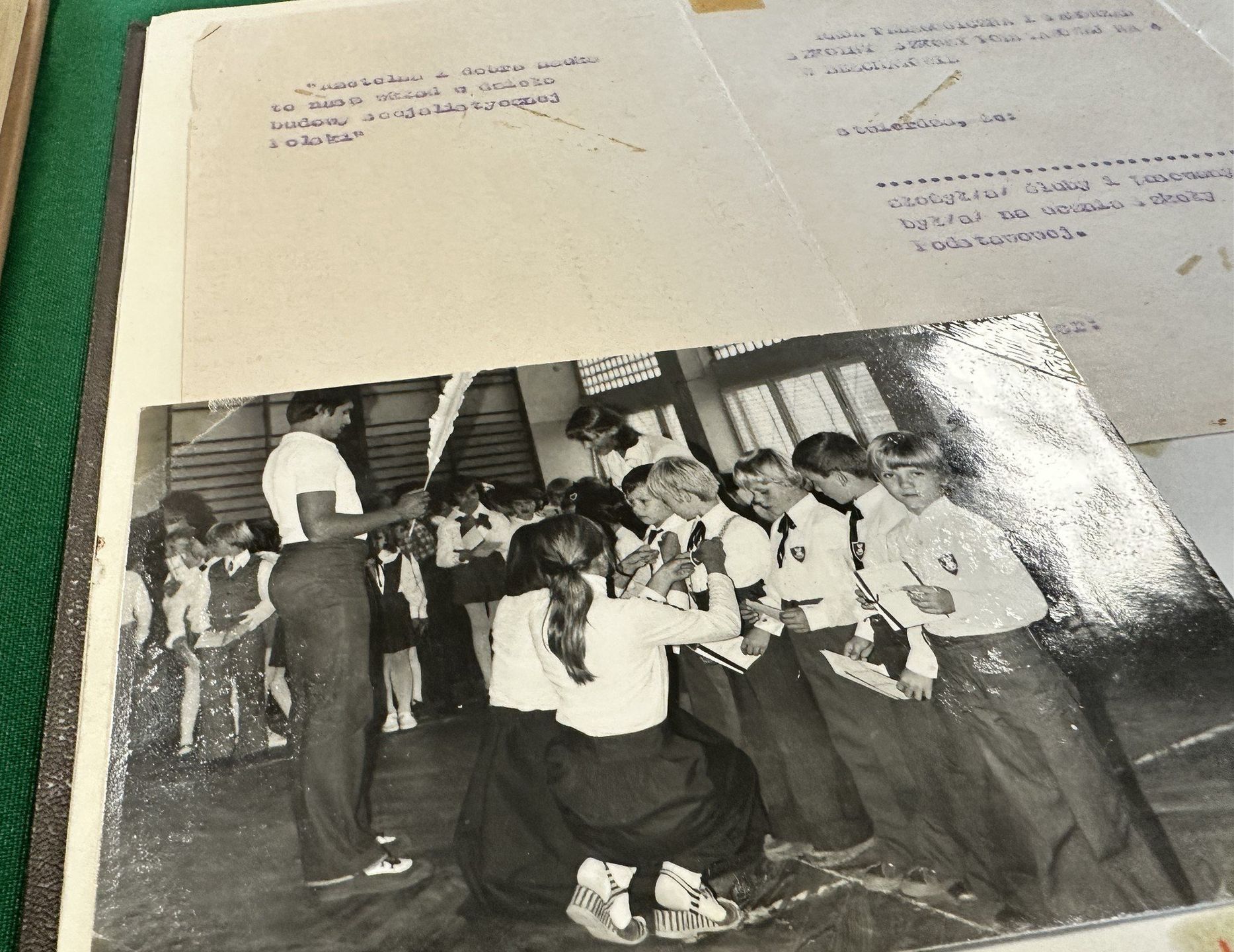 Zdjęcia i materiały z kronik Szkoły Podstawowej nr 4 w Bełchatowie