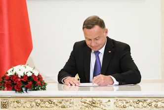 Rząd wycofuje się z podatku od zbiórek. A Andrzej Duda już podpisał