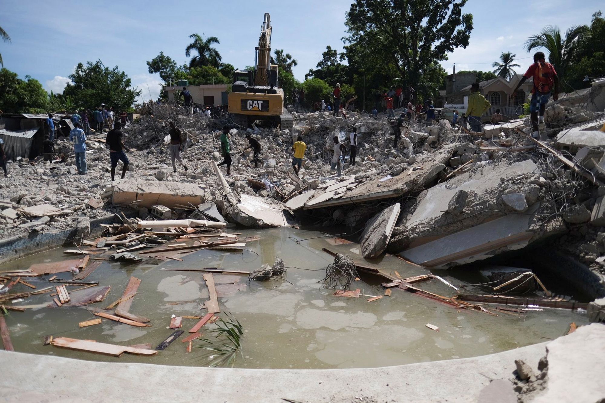 Trzęsienie ziemi na Haiti. Obraz smutku i rozpaczy wśród wielkich zniszczeń 10