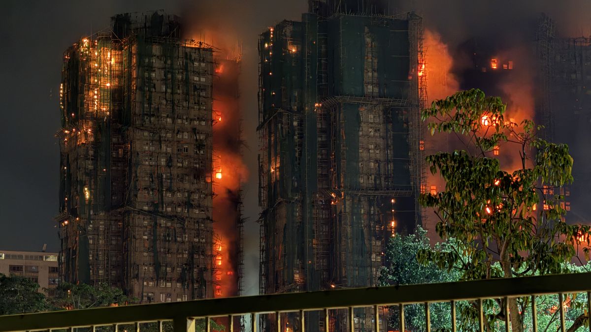 HONG KONG, CHINA - NOVEMBER 26: Thick smoke and flames rise as fire engulfs high-rise residential buildings at the Wang Fuk Court complex on November 26, 2025 in Hong Kong, China. At least 13 people are dead and dozens of others injured as a major fire engulfed a residential apartment complex in Hong Kong's Tai Po district on November 26. (Photo by VCG/VCG via Getty Images)