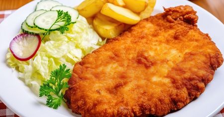 Schabowy z tym dodatkiem jest wyśmienity. Każdy kęs to raj dla podniebienia