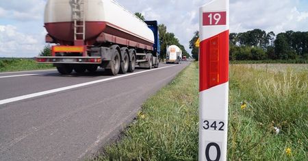 Tirówka ukarana za stanie przy drodze. Musi zapłacić 5,5 tys. zł kary