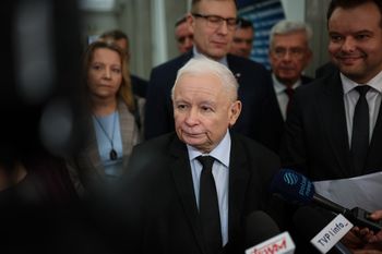 Kaczyński broni weta Nawrockiego. "Muszą zostać zablokowane"
