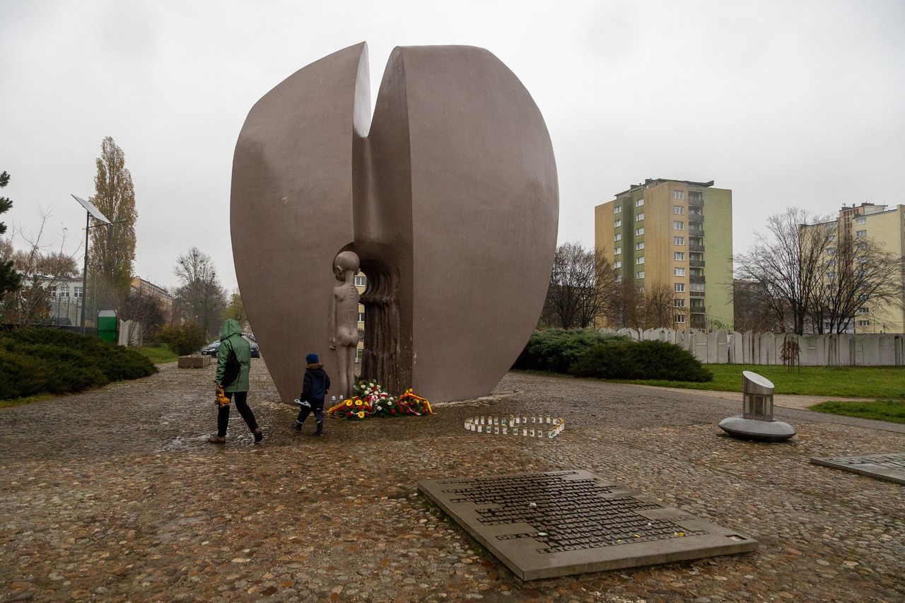 Łódź: Park Szarych Szeregów. Miejsce pamięci z trudną przeszłością