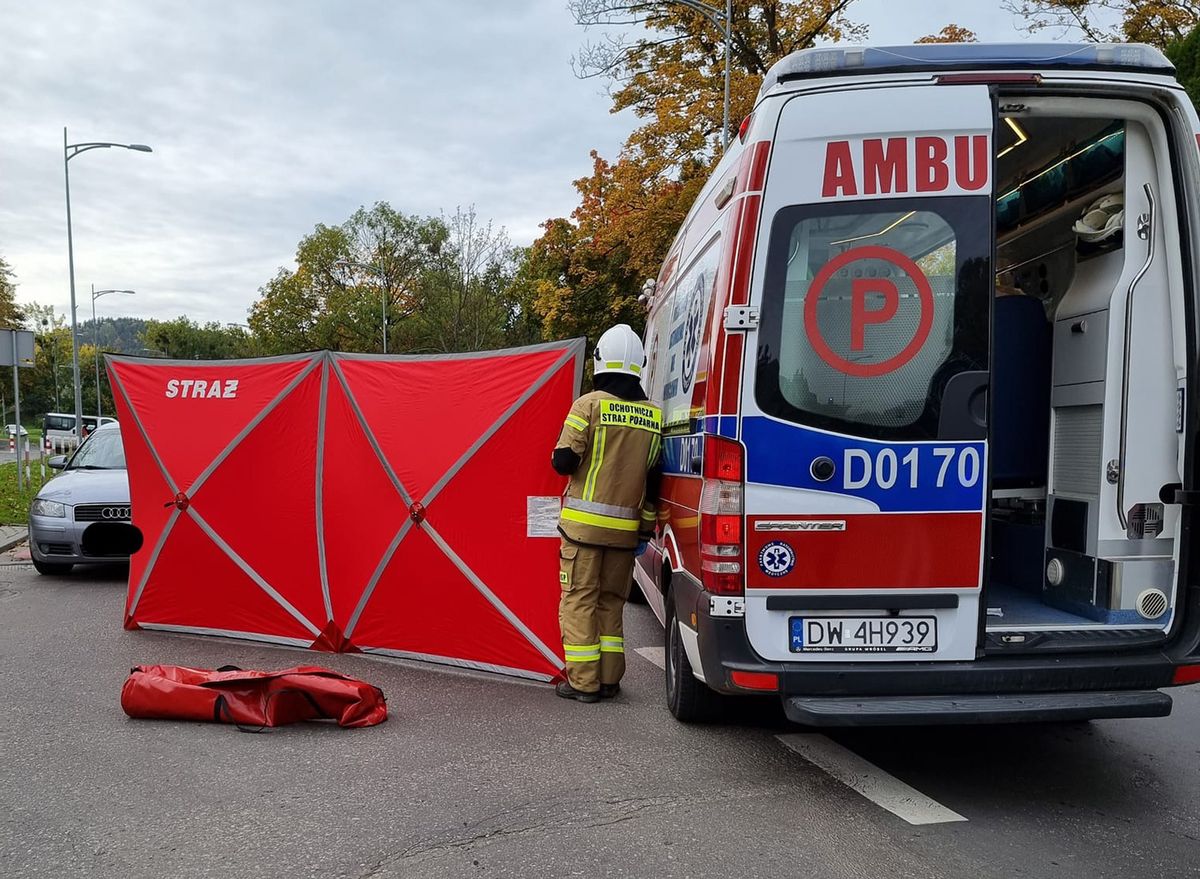 19-latek wjechał w małżeństwo na pasach. Interweniował śmigłowiec