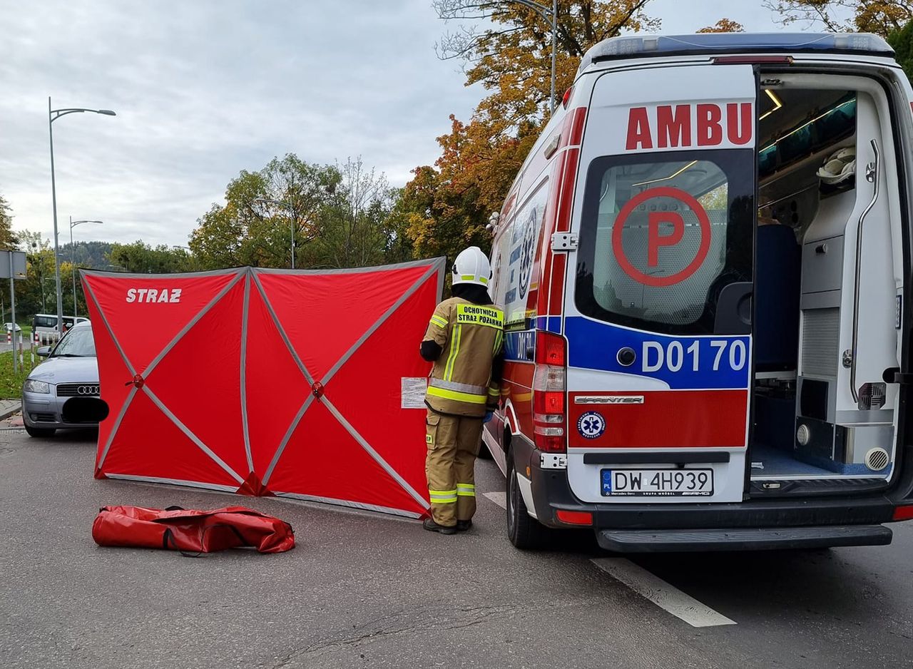 19-latek wjechał w małżeństwo na pasach. Interweniował śmigłowiec