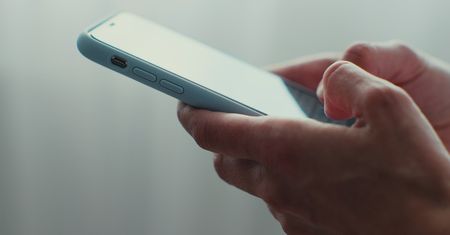 Dostałeś takiego sms-a, gdy czekasz na paczkę? Zachowaj ostrożność