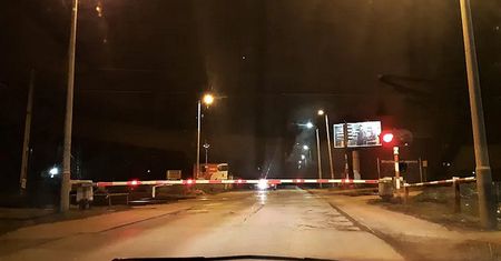 Wszedł mimo czerwonego światła. Dostał 2 tys. złotych mandatu