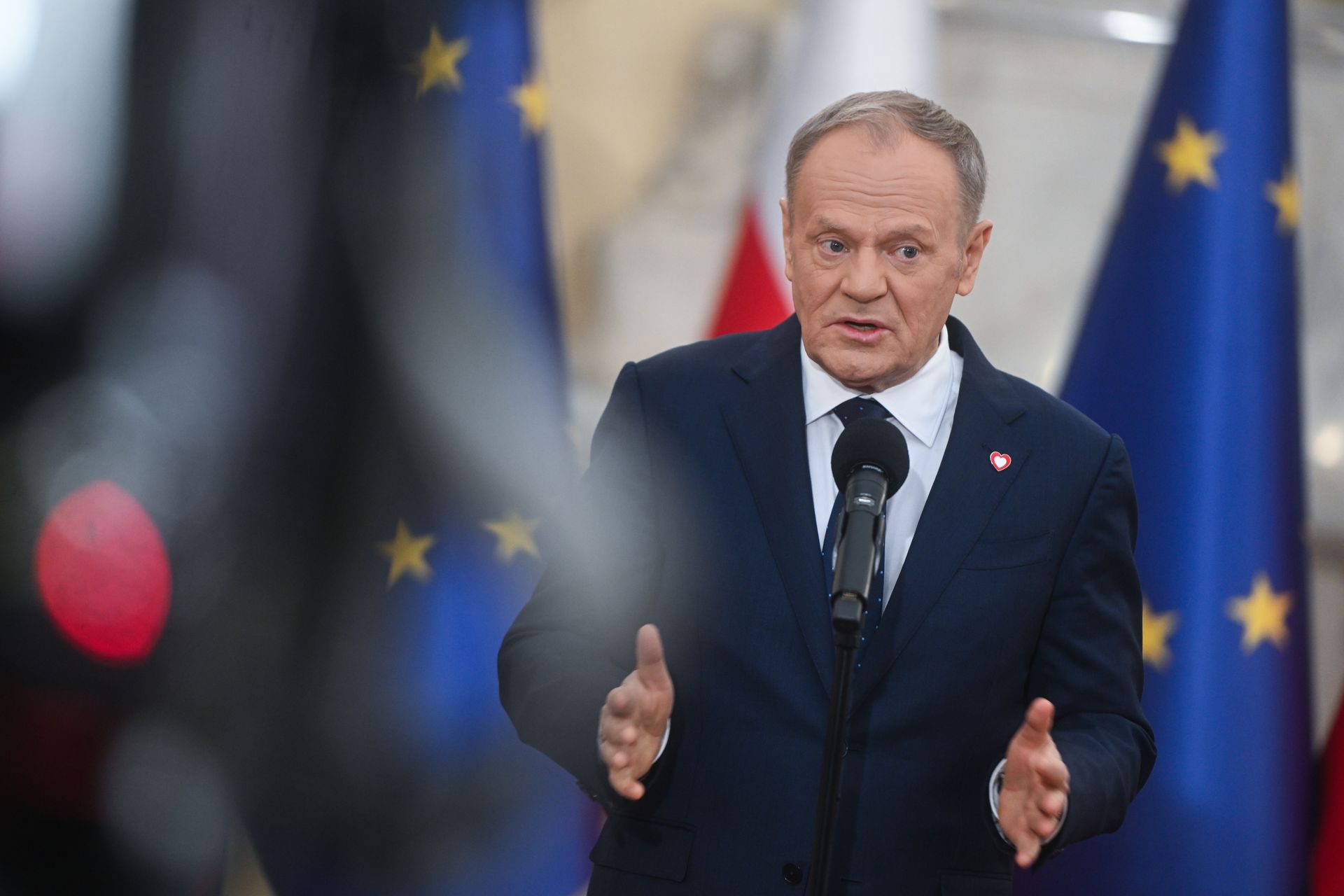 Tusk komentuje wyjazd Nawrockiego na Węgry. Politycy PiS grzmią