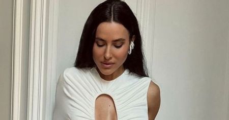 Celia Jaunat pręży perfekcyjnie wyrzeźbione ciało w sukience ze sporym wycięciem. Fani pieją z zachwytu: "Dzieło sztuki"