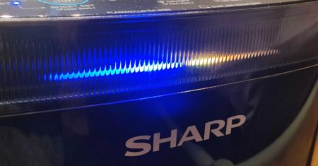 Test oczyszczacza powietrza Sharp UA-PM50E-B. Łapie komary i zabija koronawirusa
