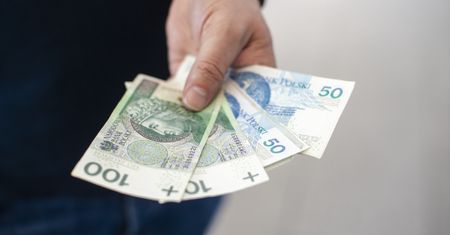 300 zł od rządu. Wypłaty już ruszyły