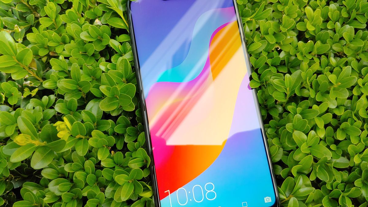 Najtańszy smartfon z flagową specyfikacją. Honor Play wchodzi do Polski 1