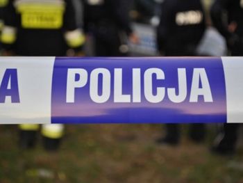 16-latek na motocyklu crossowym wjechał w drzewo. Chłopiec zginął na miejscu