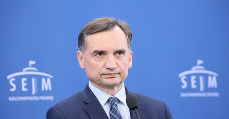 Ziobro przejdzie zabieg. "Będę miał rozszerzanie przełyku"