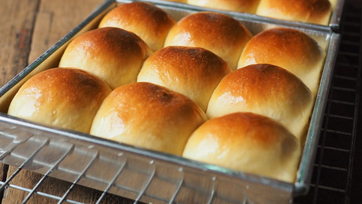 Złociste bułeczki drożdżowe