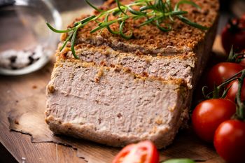 Pasztet piekę tylko w tej temperaturze. Jest kremowy, delikatny i nigdy nie pęka