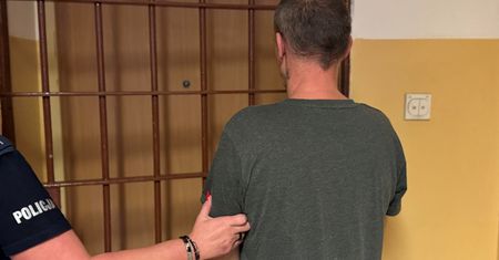 Atak na nastolatków. Policja ujawnia. "Za pomocą pałki teleskopowej"