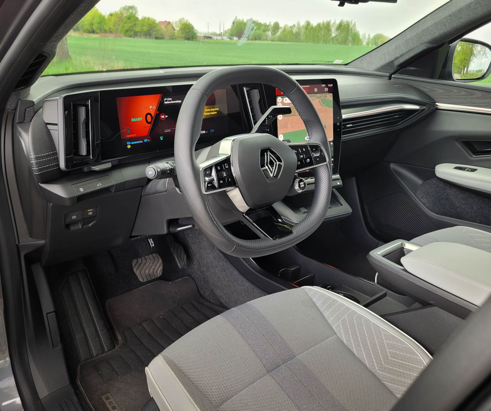 Renault Scenic E-Tech iconic long range