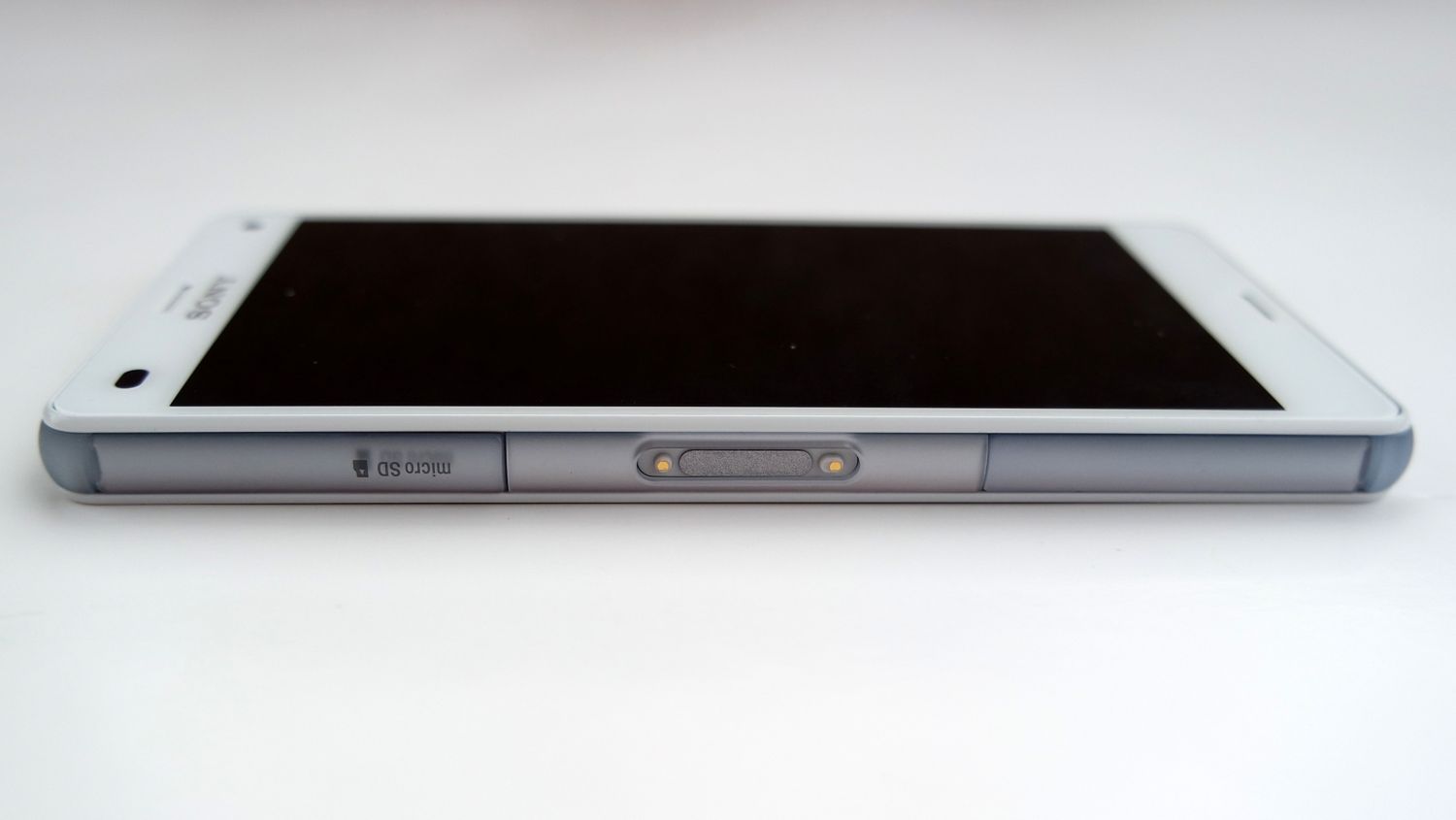 Sony Xperia Z3 Compact - jakość wykonania i ergonomia 4