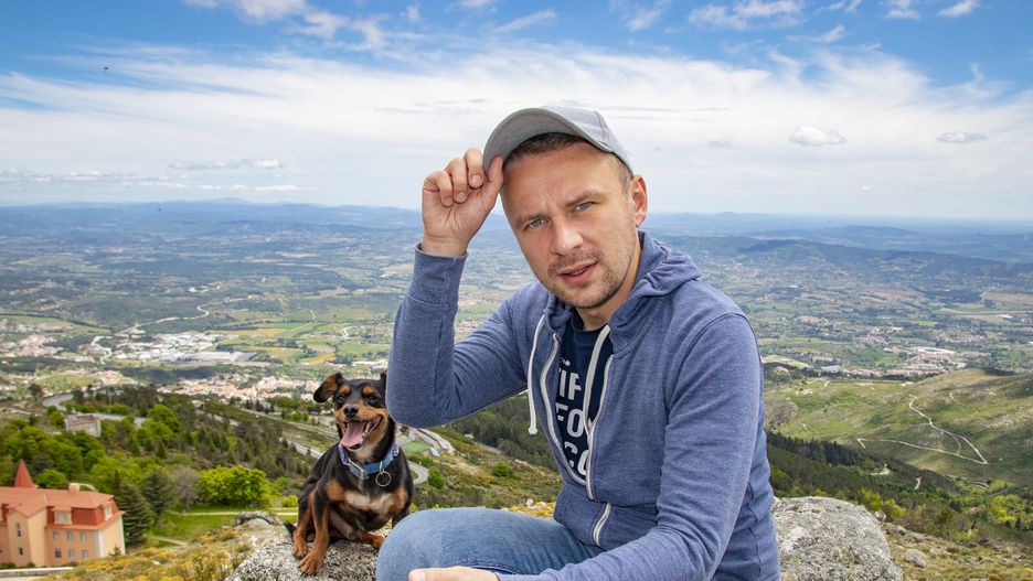 Idzie pieszo przez Europę. Darek zbiera pieniądze dla hospicjum na Ursynowie (fot. Darek Strojewski – Facebook)