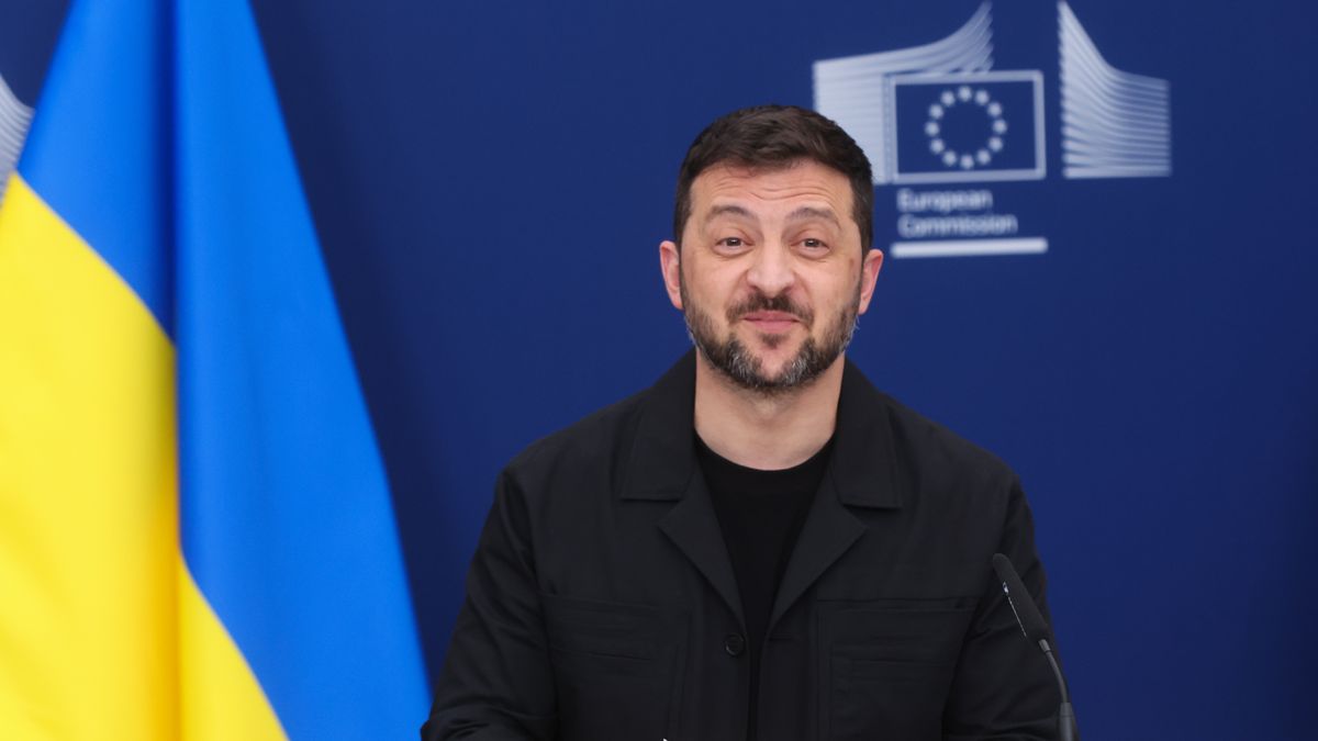 Ukrainian President Volodymyr Zelensky speaks during a press conference with European Commission President Ursula von der Leyen (not pictured) after their meeting in Brussels, Belgium, 17 August 2025. EPA/OLIVIER HOSLET Dostawca: PAP/EPA.