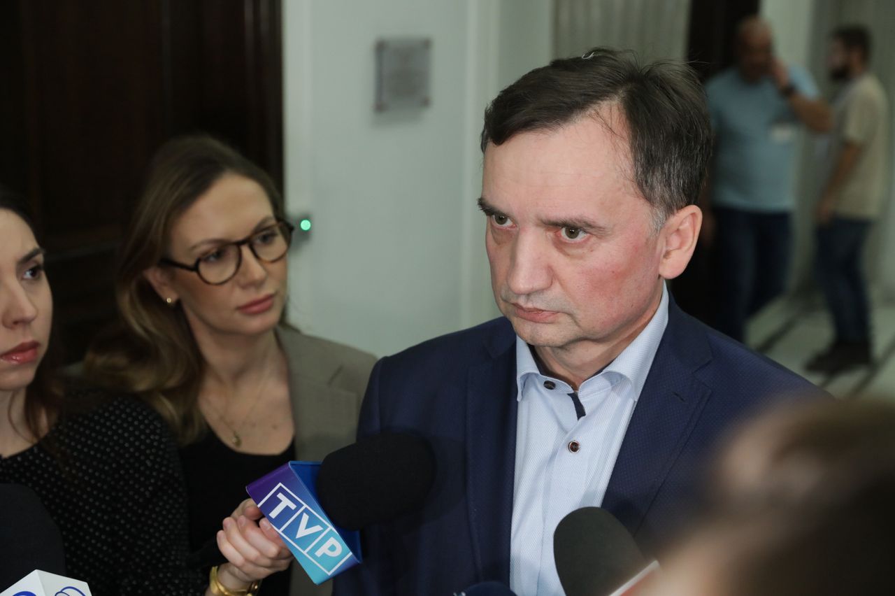Ziobro trafi przed komisję? Policjantom chce coś pokazać