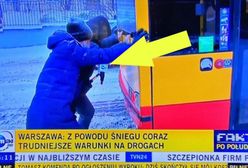 Wideo hitem sieci. Reporter TVN24 pcha autobus