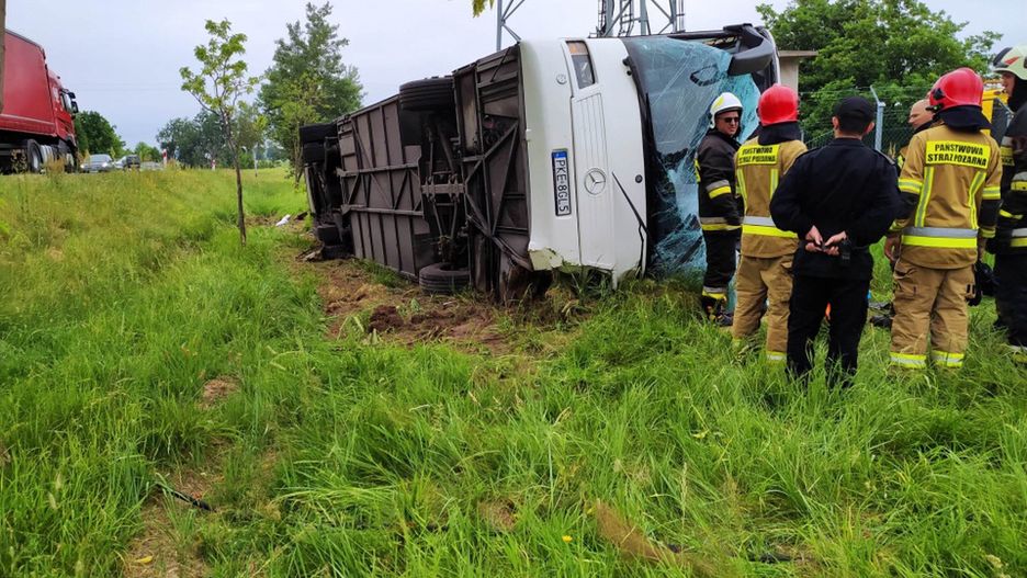 Jełowa. Wypadek autobusu z dziećmi. Lądował śmigłowiec LPR