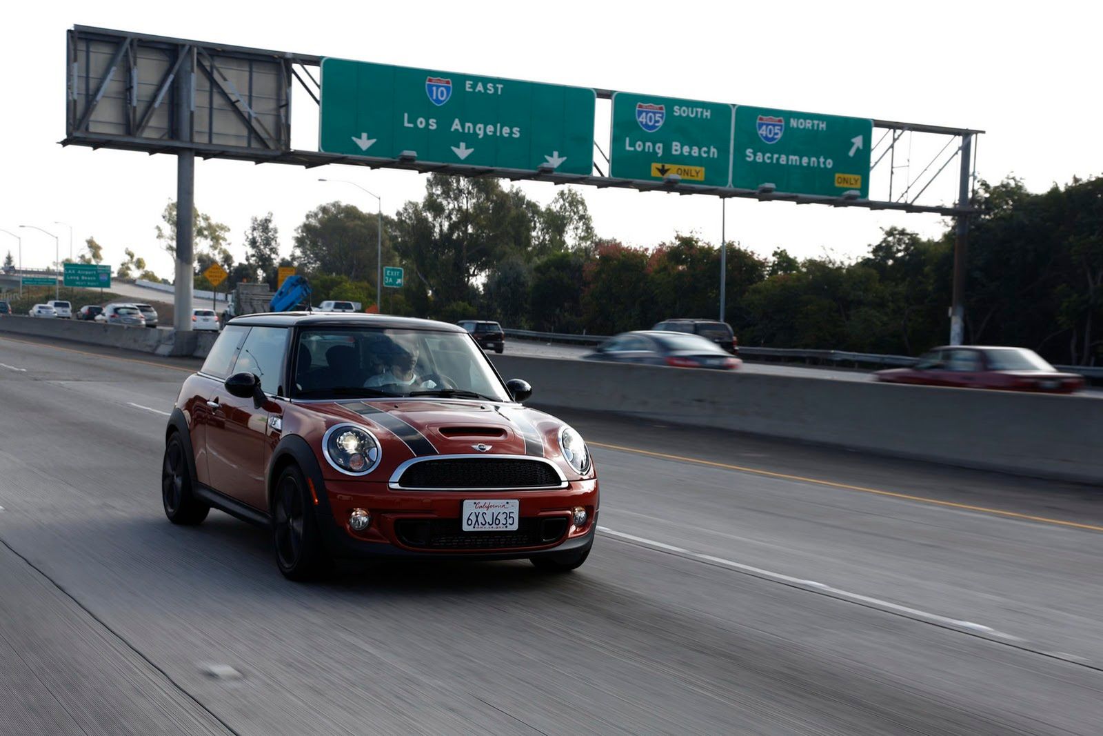 Galeria Mini jako celebracja sprzedaży półmilionowego egzemplarza w USA 136