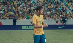 "Dare to be Brasilian" -  piłkarskie gwiazdy w reklamie Nike (wideo)