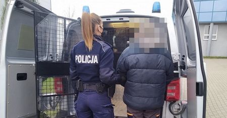 Kierowca źle zaparkował. Rowerzysta wściekł się i wyjął nóż