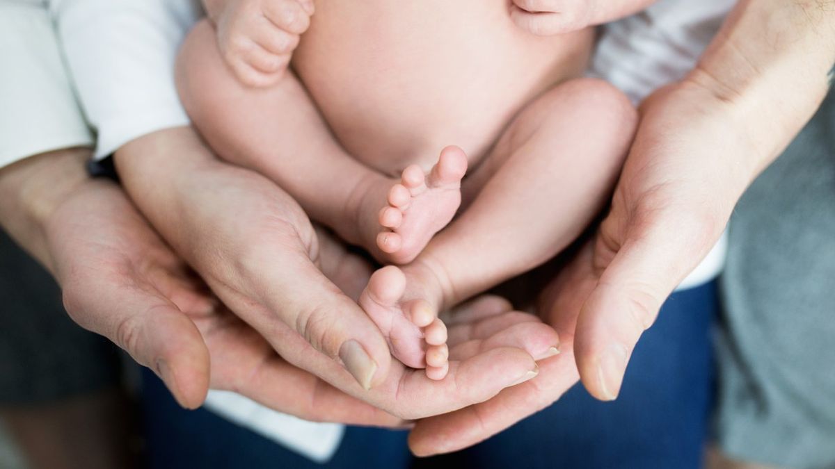 Hipohydrotyczna dysplazja ektodermalna to rzadka choroba genetyczna, która cechuje się nieprawidłowym rozwojem zębów, paznokci i włosów oraz gruczołów skórnych.