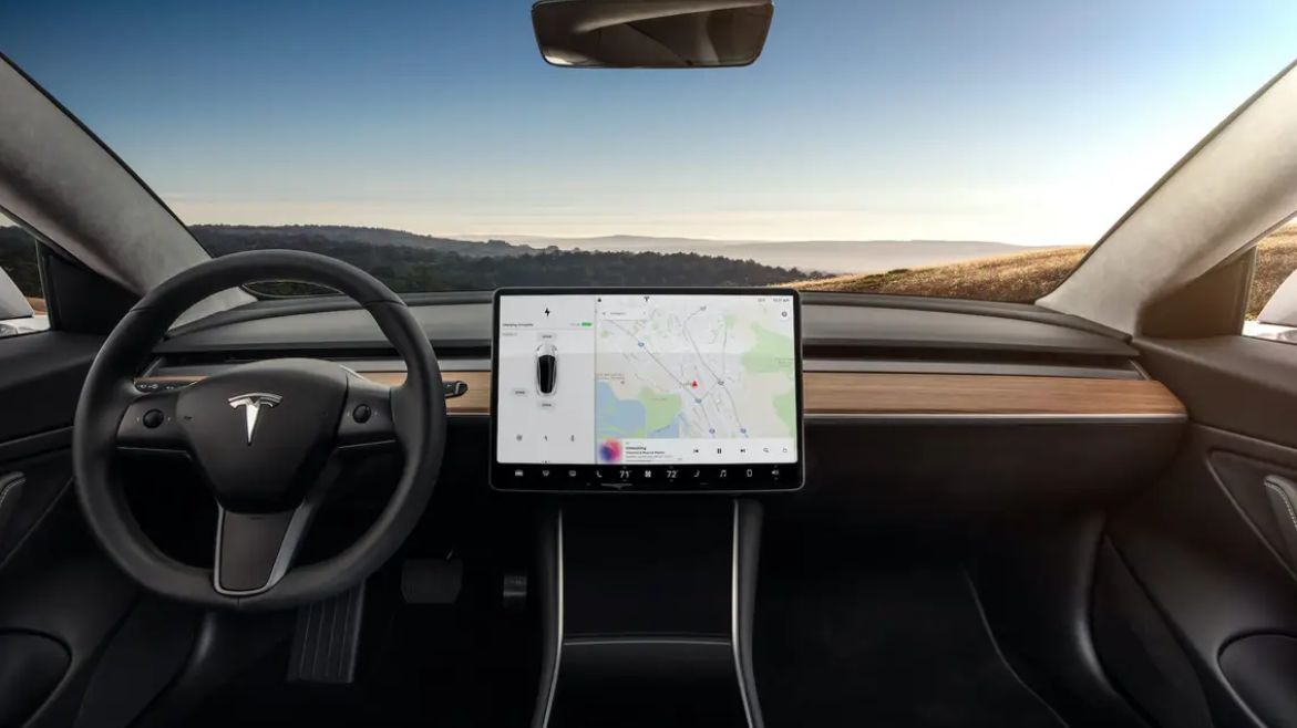 Autonomiczna jazda to jeden z wyróżników Tesli
