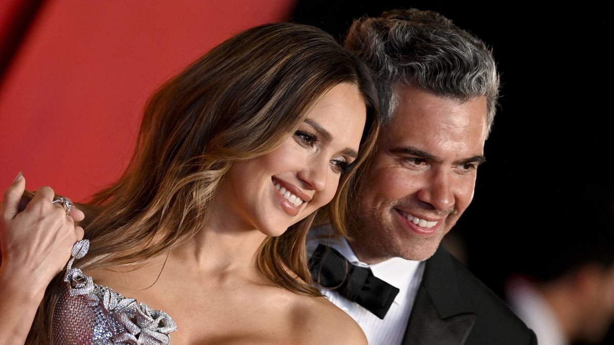 2024 Vanity Fair Oscar Party Hosted By Radhika Jones - Arrivals
BEVERLY HILLS, CALIFORNIA - MARCH 10: Cash Warren and Jessica Alba attend the 2024 Vanity Fair Oscar Party hosted by Radhika Jones at Wallis Annenberg Center for the Performing Arts on March 10, 2024 in Beverly Hills, California. (Photo by Axelle/Bauer-Griffin/FilmMagic)
Axelle/Bauer-Griffin
bestof, topix