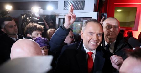 "Polska w ruinie" i "podatki to zło". Jaka jest prawda? [OPINIA]